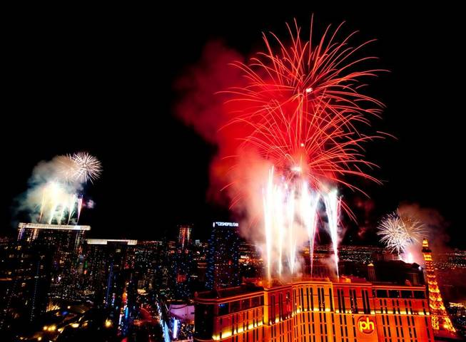 2010 NYE: Fireworks and the Scene on The Strip