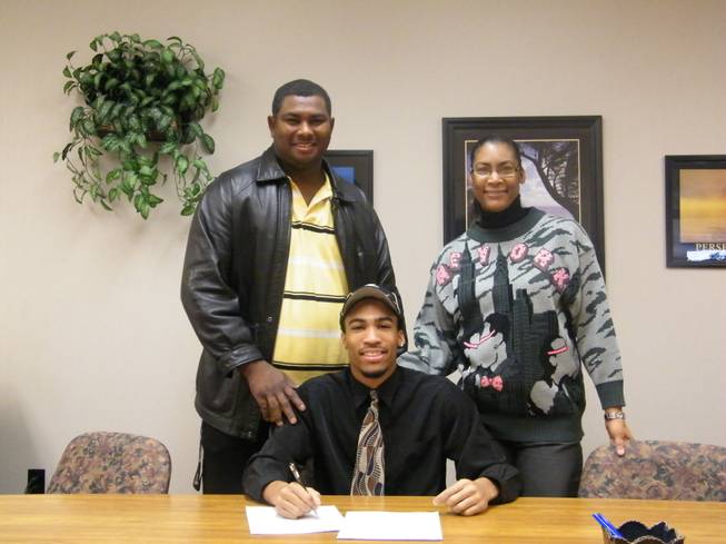 Las Vegas High wide receiver Marquan Major sign his national letter of intent with the University of Idaho Wednesday morning in the office at his high school. Major is joined by his parents, Derek and Yvette.