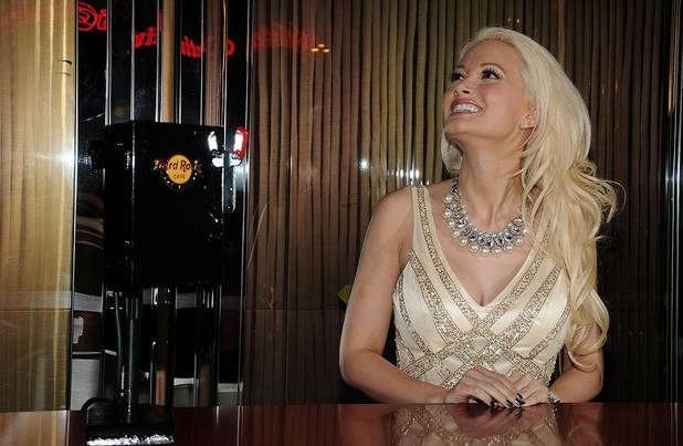 Holly Madison lights up the Hard Rock Cafe on The ...
