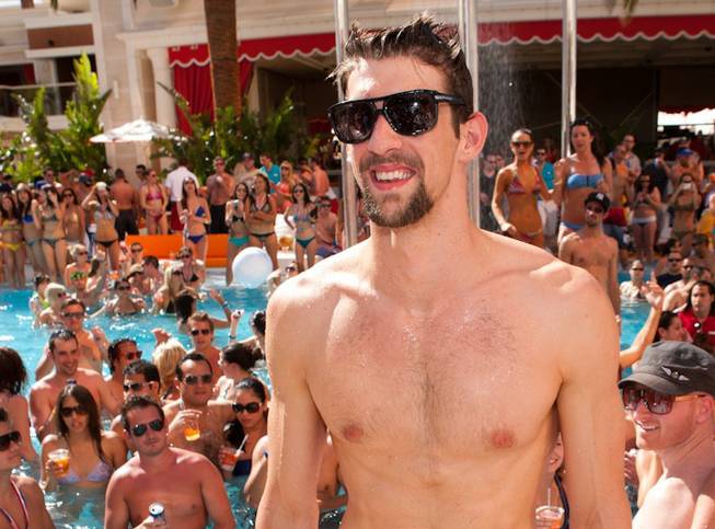 Michael Phelps hosts the pool season opener at Encore Beach ...