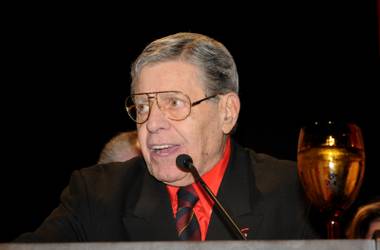 Jerry Lewis receives the Lifetime Achievement Award from the Nevada Broadcasters Association at Red Rock Resort on Aug. 20, 2011.