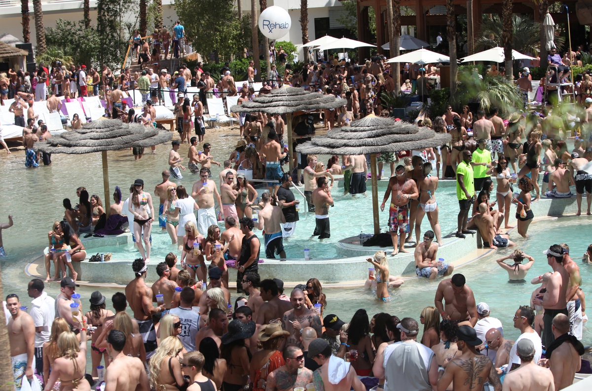 Sapphire Adult Club Eager To Wade Into Pool Party Scene Las Vegas Sun