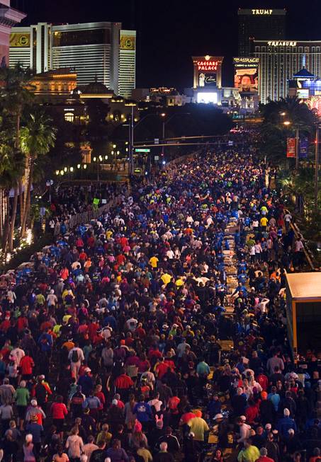 A sea of runners fills the Las Vegas Strip during ...
