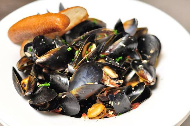 Ri Ra's stout-steamed mussels