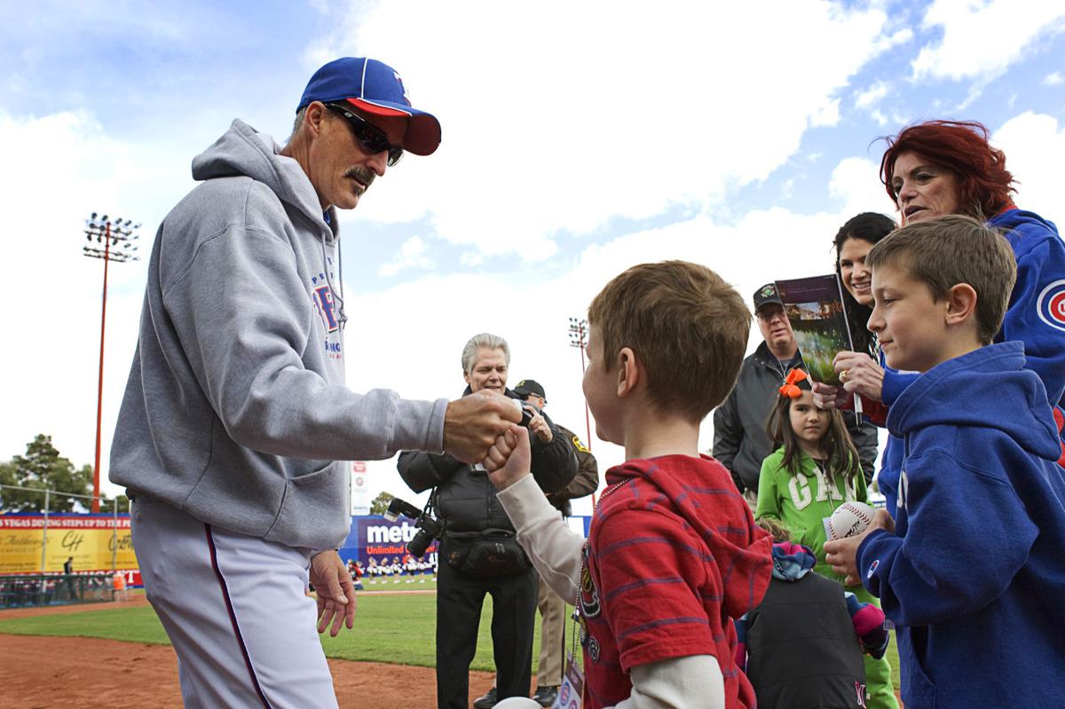Rangers pitchers learn from Maddux brothers