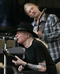 Johnny Winter, seated, and Derek Trucks, background, perform "Highway 61" at the Crossroads Guitar Festival in Chicago, Saturday, July 28, 2007. 