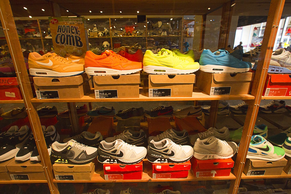 ShoeZeum, with 2,500 pairs of Nikes, in downtown Neonopolis - Las Vegas Sun News