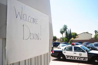 A welcome sign for Diskin Elementary School students is posted at the front of Decker Elementary School on Wednesday, Sept. 5, 2012. About 700 Diskin students were temporarily transferred to Decker on Wednesday after the 39-year-old school's air-conditioning system failed on Tuesday.