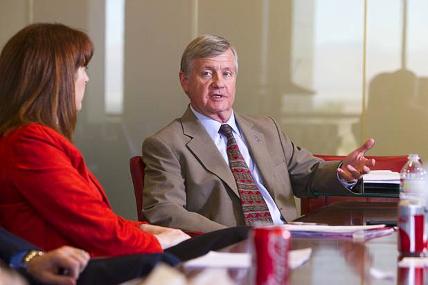 Larry Charlton, Nevada regional executive for City National Bank, speaks during an economic roundtable discussion at the Las Vegas Sun Wednesday, November 14, 2012.