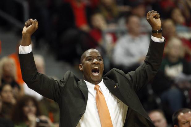 La Verne coach Richard Reed calls out to players during UNLV's game against the La Verne Leopards at the Orleans Arena Thursday, Dec. 13, 2012.