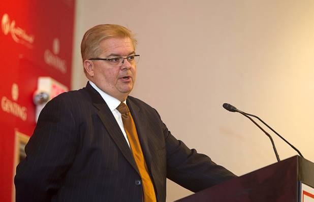 Architect Paul Steelman, right, of Steelman Design speaks during a news conference at Steelman Design Monday, March 4, 2013. The Genting Group announced plans for Resorts World Las Vegas, a multi-billion dollar resort to be built on the site of the stalled Echelon project.