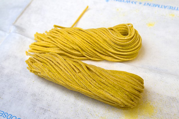 Start with good spaghetti - Chef Scott Conant and Las Vegas Weekly's Sarah Feldberg make spaghetti in the Scarpetta restaurant kitchen at the Cosmopolitan Wednesday, May 22, 2013.