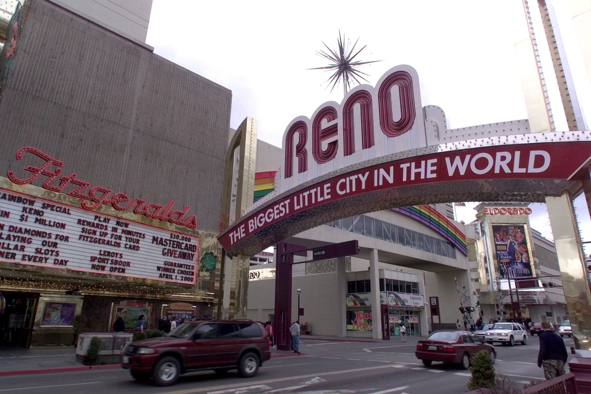 Las Vegas wants a downtown gateway arch, 91 years after Reno started the  trend