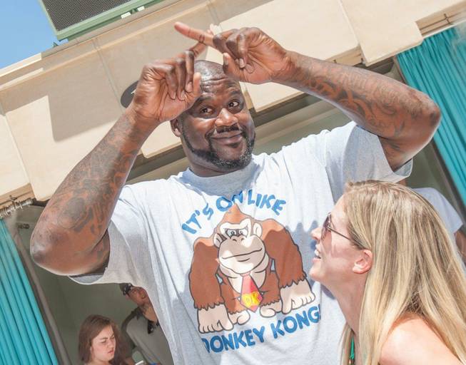 Shaquille O'Neal hosts at Azure Luxury Pool in the Palazzo ...