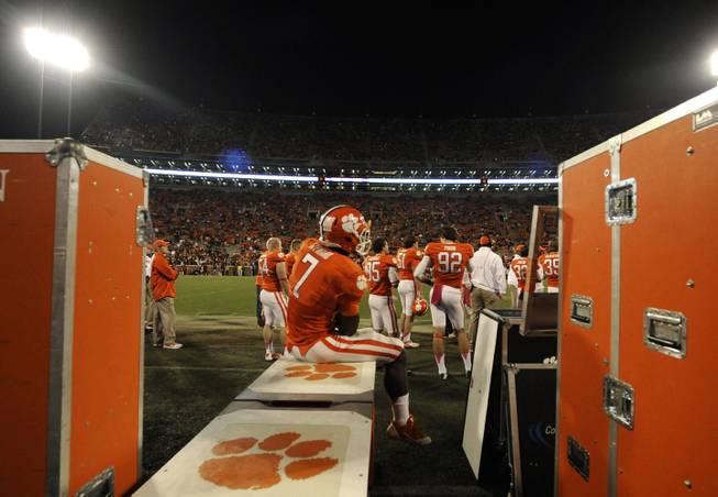 Clemson wide receiver Mike Williams (7) sits on the bench in the closing minutes of the second half of an NCAA college football game against Florida State, Saturday, Oct. 19, 2013, in Clemson, S.C. Florida State won 51-14. 