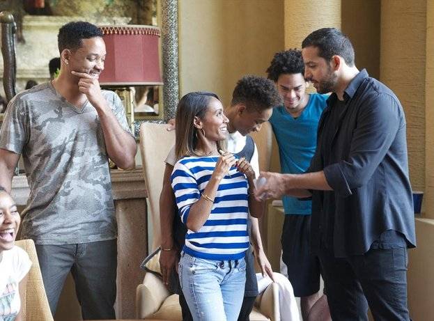 David Blaine, right, with Will Smith, Jada Pinkett Smith, Jaden Smith and Trey Smith, on Blaine's ABC special "Real or Magic."