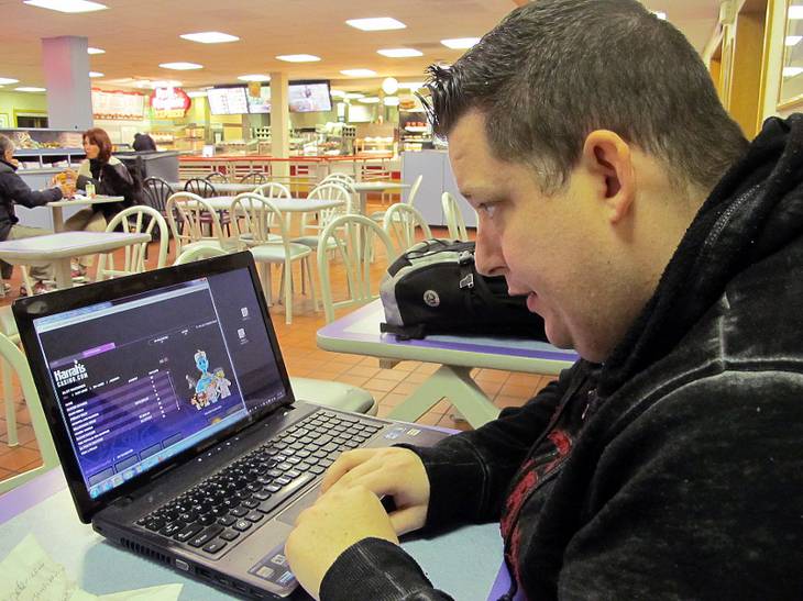 Joseph Brennen of Ventnor, N.J., logs on to a Harrah's online casino on his laptop from a highway rest area in Egg Harbor Township, N.J. on Thursday, Nov. 21, 2013, the first day of a test of Internet gambling in New Jersey.