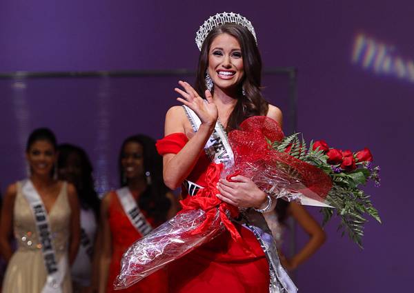 Weekly Q&A: Miss Nevada USA Nia Sanchez on living in a shelter and the  wonders of butt glue - Las Vegas Weekly