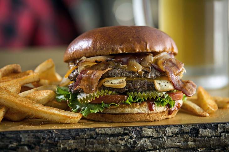 Twin Peaks Sports Bar Smokeburger Burger