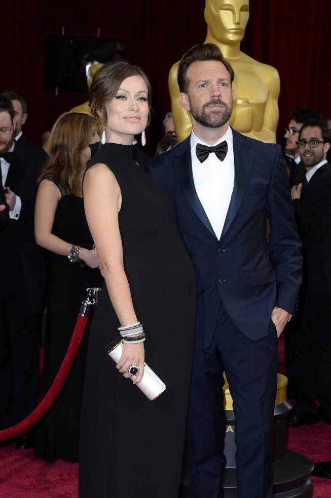 Olivia Wilde, left, and Jason Sudeikis arrive at the Oscars on Sunday, March 2, 2014, at the Dolby Theatre in Los Angeles.  (Photo by Dan Steinberg/Invision/AP)
