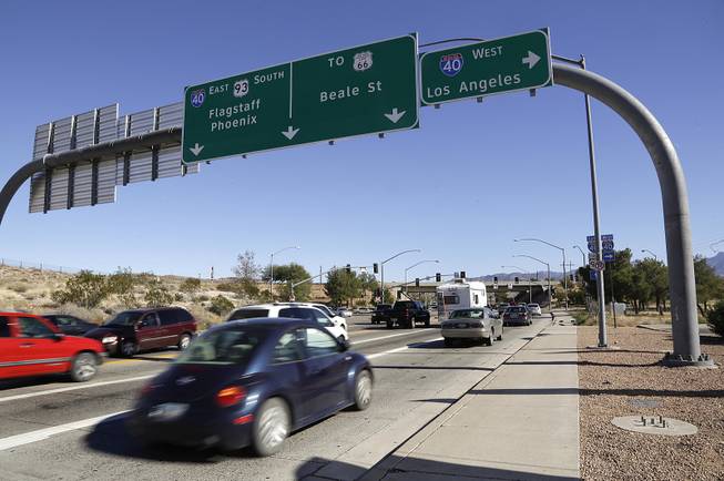 Motorists roll through a traffic light on southbound U.S. 93 as they approach Interstate 40 in Kingman, Ariz., on Friday, Nov. 8, 2013. 