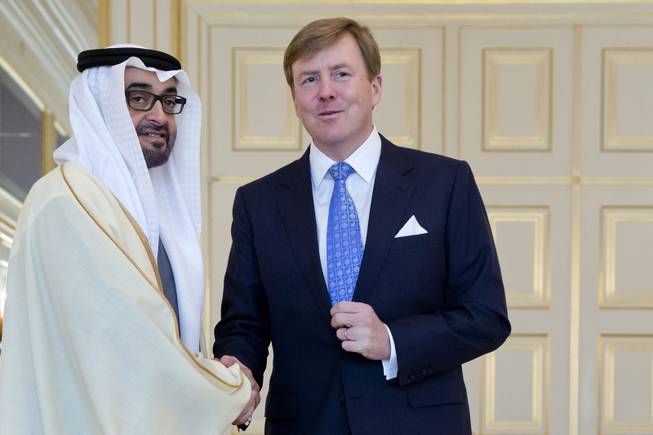 United Arab Emirates Sheikh Abdullah bin Zayed Al Nahyan, left, poses with Dutch King Willem Alexander at royal palace Noordeinde on the last day of the Nuclear Security Summit (NSS) in The Hague, Netherlands, Tuesday, March 25, 2014. 