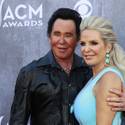 Stars Arrive for 2014 ACM Awards