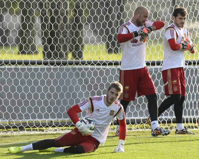 Spain's goalkeeper Iker Casillas, right, Pepe Reina, center, and De Gea attend a training session at the Atletico Paranaense training center in Curitiba, Brazil, Saturday, June 14, 2014. Spain will play in group B of the Brazil 2014 World Cup.