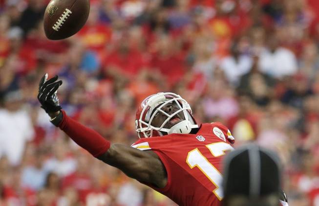 Kansas City Chiefs wide receiver Donnie Avery (17) stretches but cannot reach a pass during the first half of an NFL preseason football game against the Minnesota Vikings in Kansas City, Mo., Saturday, Aug. 23, 2014.