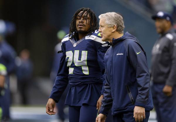 Marshawn Lynch sports Kam Chancellor's jersey at practice