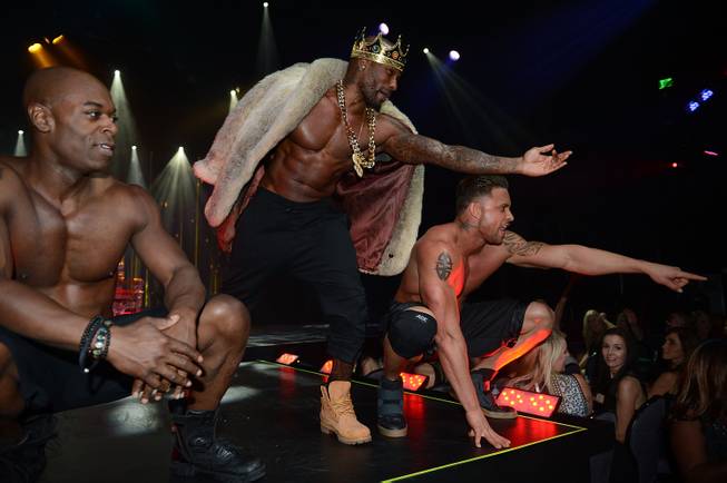 Tyson Beckford, center, guest hosts and performs in Chippendales on ...