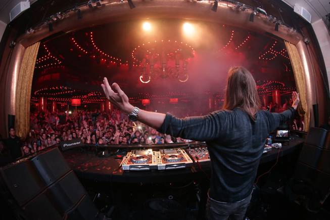 David Guetta spins at XS in Encore on Saturday, May ...