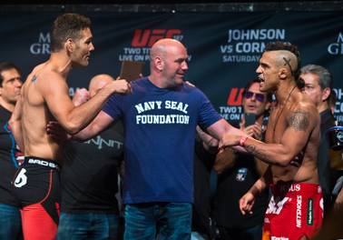 Ufc 187 Weigh In Chris Weidman Fumes Daniel Cormier Speaks Out At Testy Event