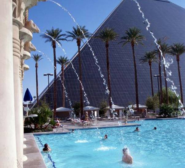 7 Las Vegas Hotel Pools That Will Whisk You To Another Country - Narcity