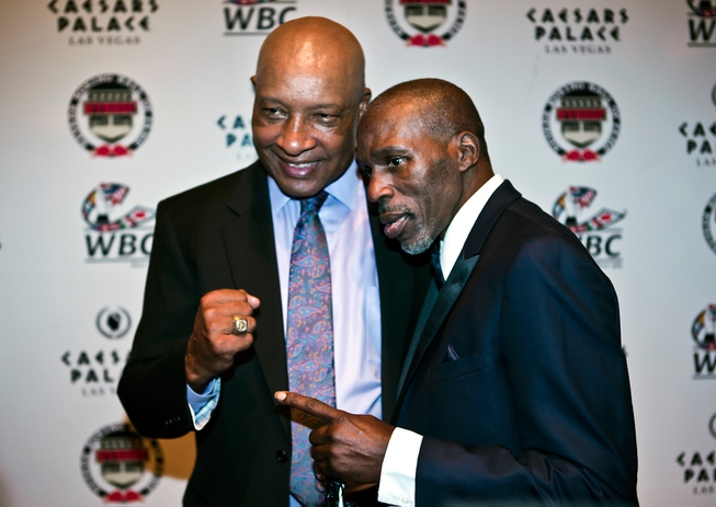 2015 Nevada Boxing Hall Of Fame Former Boxing Referee Roger Steele And Roger Mayweather Pose 7634