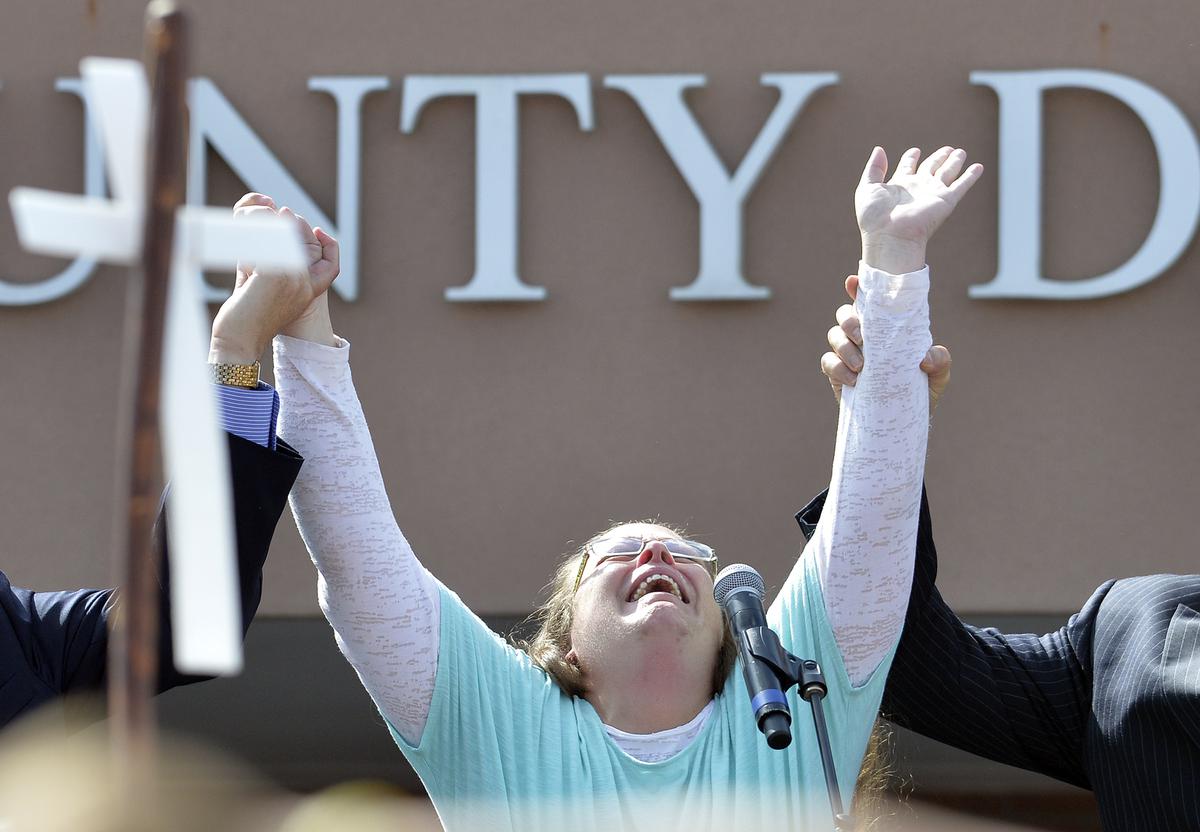 Kentucky Clerk Who Fought Gay Marriage Is Released From Jail Las Vegas Sun Newspaper