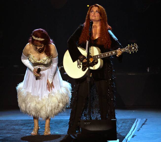 The Judds’ ‘Girls Night Out’ at Venetian - Naomi Judd and Wynonna Judd ...