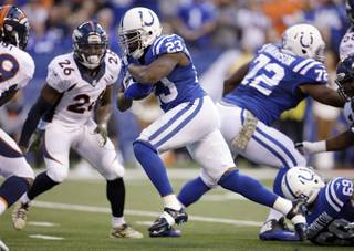 Indianapolis Colts' Frank Gore (23) runs for a 7-yard touchdown during the first half of an NFL football game against the Denver Broncos, Sunday, Nov. 8, 2015, Indianapolis. (AP Photo/AJ Mast)