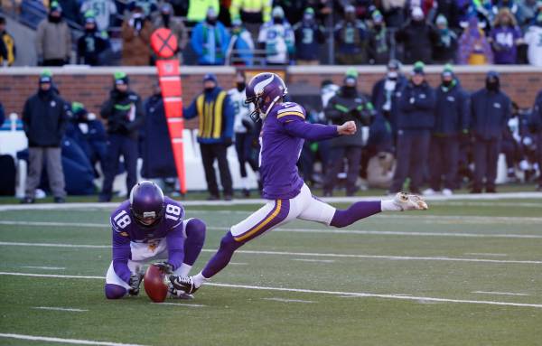 Seahawks escape with 10-9 win over Vikings after Blair Walsh miss