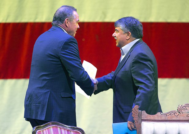 Danny Thompson, left, executive secretary-treasurer of the Nevada AFL/CIO, greets Richard Trumka, president of the AFL/CIO, during a Nevada AFL/CIO Raising Wages Summit at the College of Southern Nevada, Cheyenne Campus, Tuesday, Jan 12, 2016. STEVE MARCUS