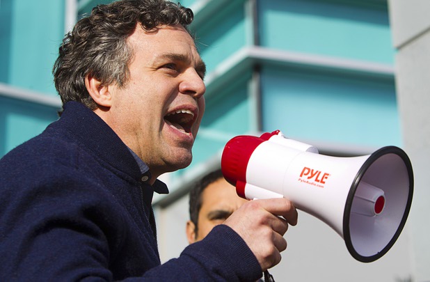 Actor Mark Ruffalo rallies solar supporters in front of Public Utilities Commission offices Wednesday, Jan 13, 2016.