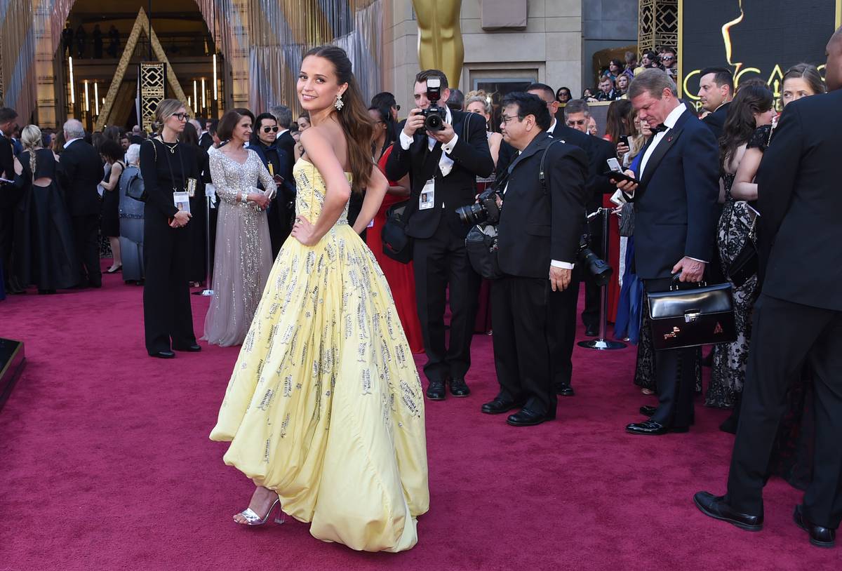 Oscars fashion: Many of the red-carpet stars went soft - Las Vegas