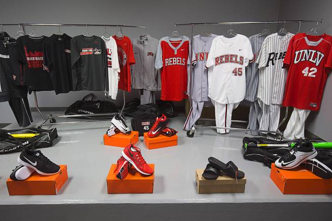 UNLV extends apparel contract with Nike 