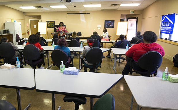 Pamela Poston, left, and Verleana Suber-Bright teach a youth work program class at HELP of Southern Nevada Thursday, April 14, 2016.