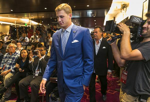 Jared Goff arrives in Los Angeles to begin work with Rams