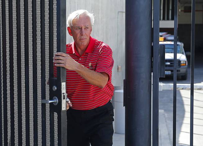 Billy Walters Leaves Federal Courthouse