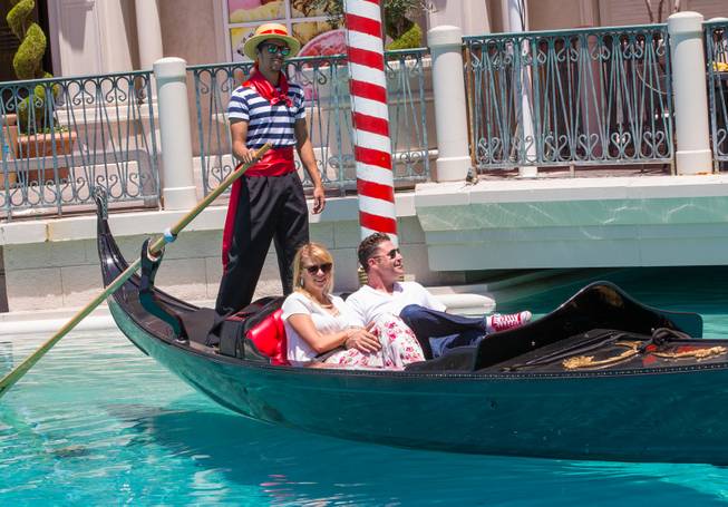 Jodie Sweetin and Justin Hodak ride a gondola Sunday, May ...