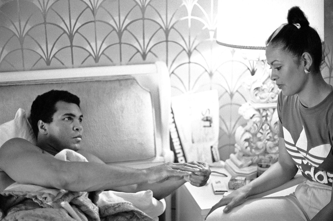 Former heavyweight champ Muhammad Ali shows his wife Veronica magic ...