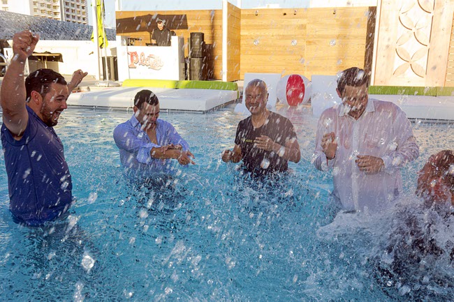 From left, developer Sam Cherry, Roy Zabludowicz, director of Las Vegas properties for Tamares Group, Tony Hsieh, CEO of Zappos, Jonathan Jossel, CEO of thePlaza, and Marty Mizrahi, owner of LV.Net,  play during a preview event for the new rooftop pool at the Plaza in downtown Las Vegas Thursday, June 23, 2016. The pool officially opens on July 2.