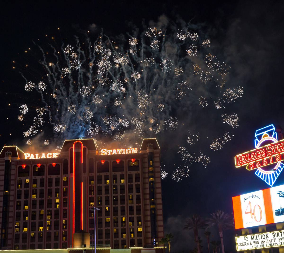 40 Years Anniversary 1976-2016 Las Vegas $5 Palace Station Casino Chip 